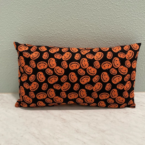 Handmade Jack-O-Lantern Decorative Lumbar Pillow NEW - Picture 1 of 3